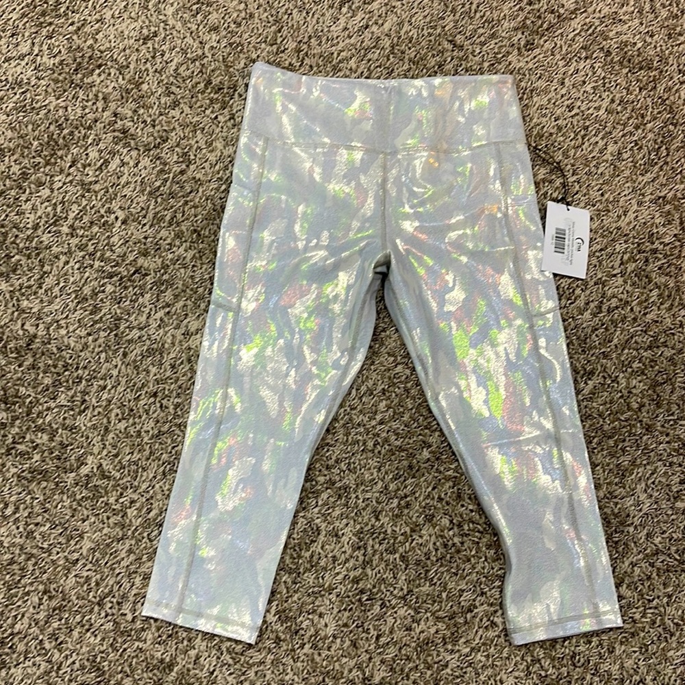 Zyia silver camo light and tight capri